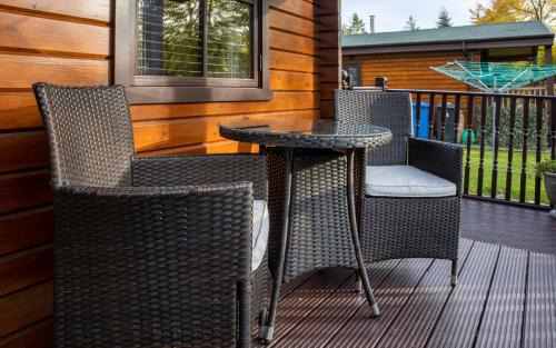 Kettlebridge Cabin | Experience The Steadings Log Cabins: Pet-Friendly Retreat