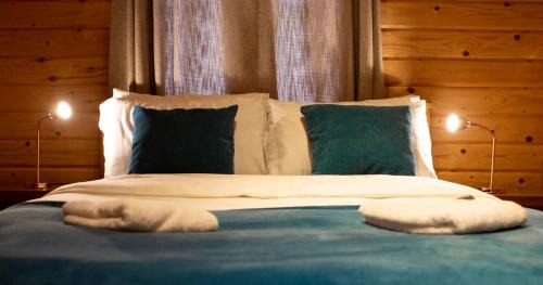 Kettlebridge Cabin | Experience The Steadings Log Cabins: Pet-Friendly Retreat