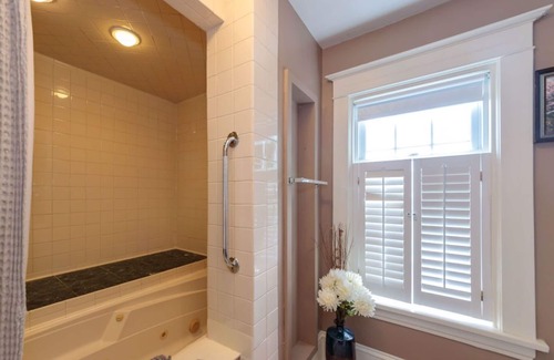 Wolfville Bed & Breakfast | Experience The Stella Rose B&B: 4-Star Spa Retreat