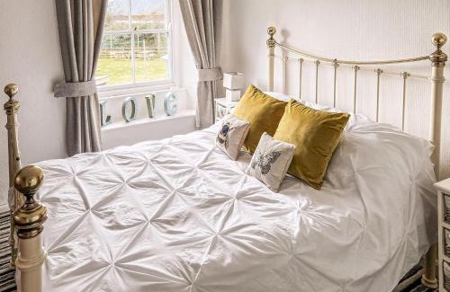 Pentewan House | Family-Friendly Retreat at The Steps - Perfect for Kids!