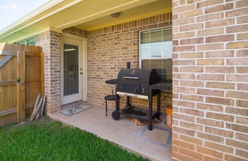 Richards - K F O House | Discover The Sterling House: A Guest Rated 9.8 Getaway!