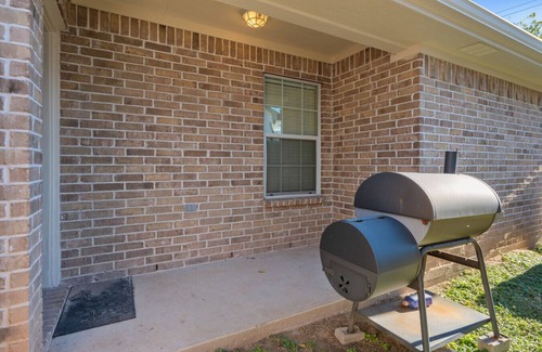 Richards - K F O House | Discover The Sterling House: A Guest Rated 9.8 Getaway!