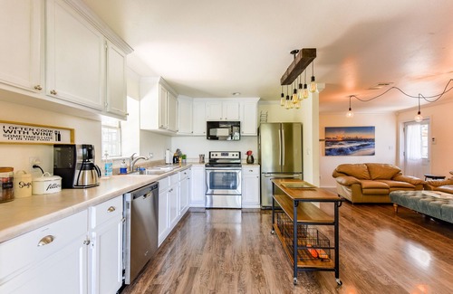 Yacht Harbor House | Experience The Stewart House: Private Pool & Lake Access