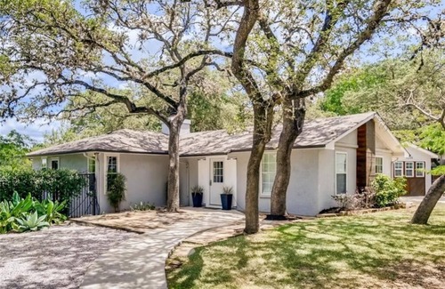 Yacht Harbor House | Experience The Stewart House: Private Pool & Lake Access