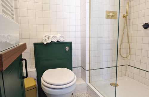 Hove Hotel | Family-Friendly Comfort at The Stirling Arms with Breakfast