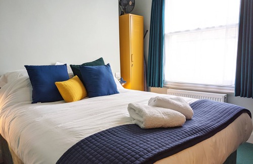 Hove Hotel | Family-Friendly Comfort at The Stirling Arms with Breakfast