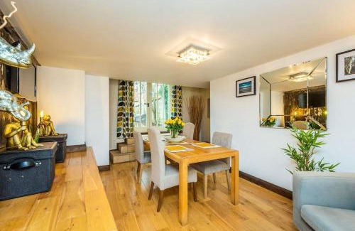 Wellingore House | Top-Rated Stay at The Stocks Barn: Pet & Child Friendly