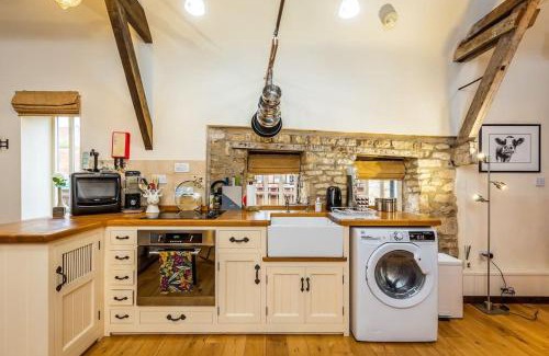 Wellingore House | Top-Rated Stay at The Stocks Barn: Pet & Child Friendly