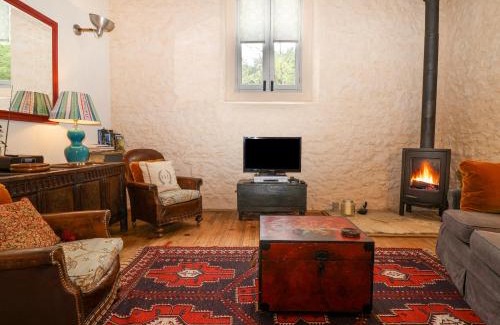 West Compton House | Discover The Stone Barn: Guest Rated 9/10 for Comfort