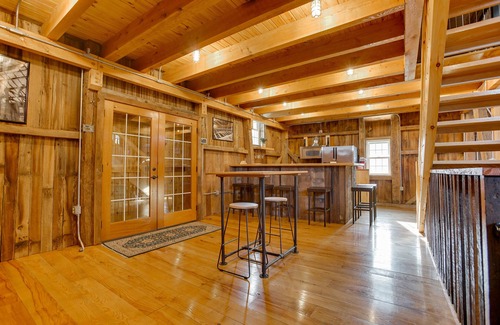Cumbola Cabin | Unforgettable Stone Barndominium with Game Room & Fire Pit