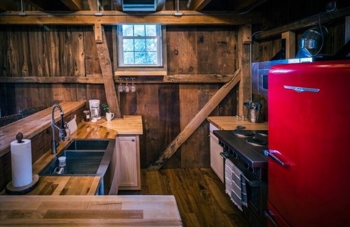 Cumbola Cabin | Unforgettable Stone Barndominium with Game Room & Fire Pit