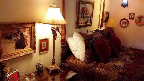 Richmond Bed & Breakfast | Experience The Stone Hedge Bed and Breakfast with Pool Access