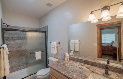 Grand Lake House | Inviting Stone Hill House with Lake View in Grand Lake