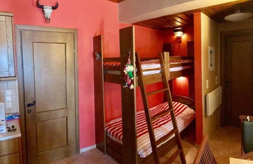 Karpenisi House | Pet-Friendly Getaway at The Stone House in Gorianades