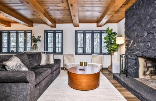 Lac du Flambeau House | Pet-Friendly Retreat at The Stone House - Minocqua