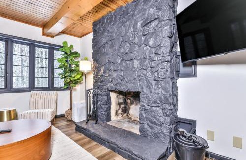 Lac du Flambeau House | Pet-Friendly Retreat at The Stone House - Minocqua