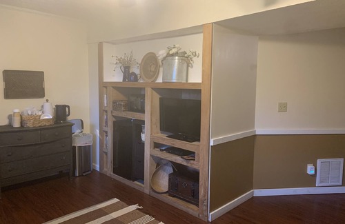 Newcomb House | Guest Rated 10/10 at The Stone House with Kitchen Access
