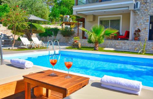 Ano Korakiana House | Guest Rated 10/10: The Stone Villas with Pool & Hot Tub