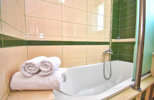 Ano Korakiana House | Guest Rated 10/10: The Stone Villas with Pool & Hot Tub