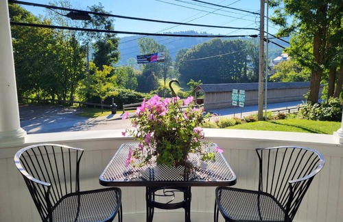 Stowe Area Hotel | Beautiful Stowe Village Inn: Rated 9/10 & Pet Friendly