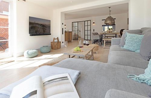 List House | Discover The Strand: Pet-Friendly 4-Star Retreat Awaits