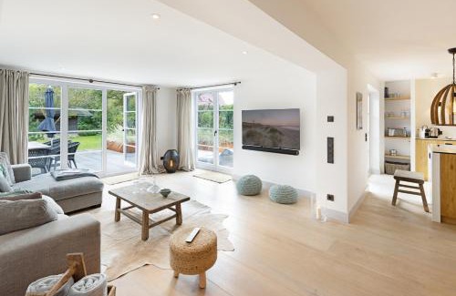 List House | Discover The Strand: Pet-Friendly 4-Star Retreat Awaits