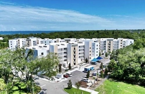 North Trail Condo | Explore The Strand of Sarasota FL - Rated 10/10 with Pool & Spa