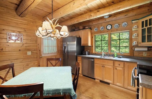 Stratton Cabin | Smart Stay at The Stratton Cabin Near Mt Snow & Skiing