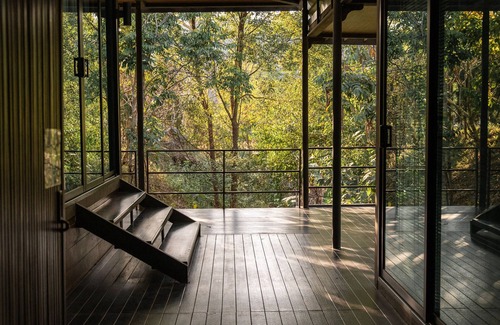 Mae On House | Cozy Stream House - Ideal for Family Getaways
