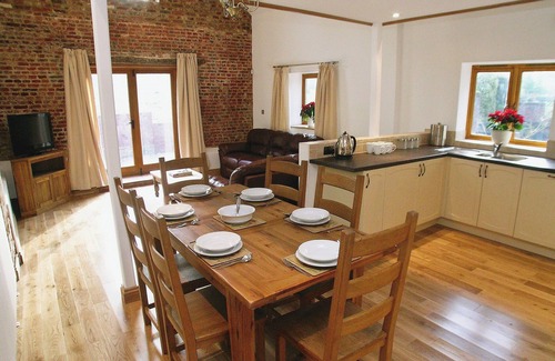 Norwich Cottage | Spacious 3-Bedroom Retreat in Costessey, Norwich - Rated 9.6