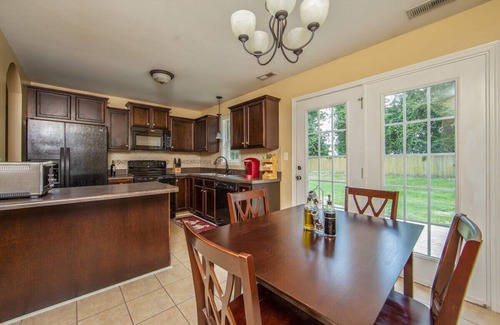 Fayetteville House | Discover The Strickland Stopover: Pet-Friendly Comfort Await