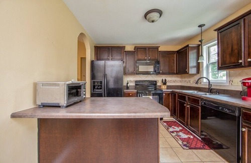 Fayetteville House | Discover The Strickland Stopover: Pet-Friendly Comfort Await