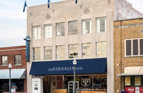 Florence Hotel | Inviting Stay at The Stricklin Hotel - Family-Friendly Amenities
