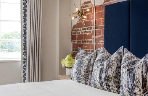 Florence Hotel | Inviting Stay at The Stricklin Hotel - Family-Friendly Amenities