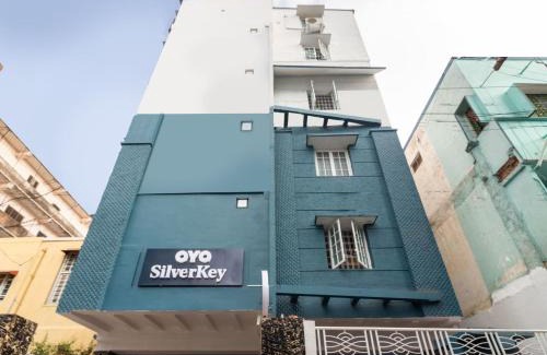 Hyderabad Hotel | Convenient Stay at Silverkey Himayat Nagar Circle