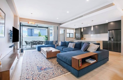 Bulimba House | The Stuart Tri Level Luxury with Poolside Dining