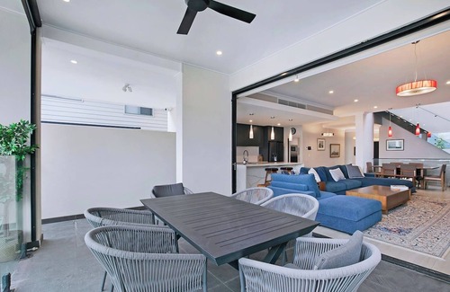 Bulimba House | The Stuart Tri Level Luxury with Poolside Dining