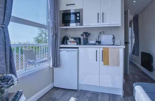 Amroth Apartment | Pet-Friendly 1 Bedroom Cabin with Pool in Amroth