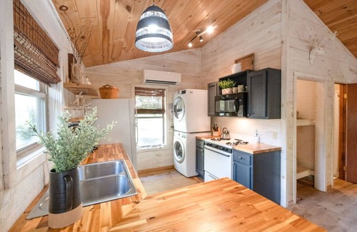 Newnata Cabin | Discover The Studio: A Perfect Ozark Hideaway
