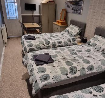Port Talbot Bed & Breakfast | Discover The Studio at EMTB&B: Guest Rated 9/10