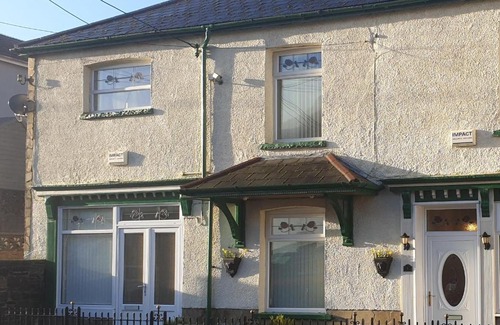 Port Talbot Bed & Breakfast | Discover The Studio at EMTB&B: Guest Rated 9/10
