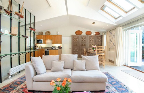 Fowey Cottage | Idyllic Creekside Apartment with Oceanfront Views