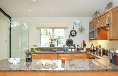 Fowey Cottage | Idyllic Creekside Apartment with Oceanfront Views