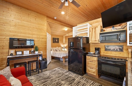 Cascade Apartment | Pet-Friendly Studio at Prewett Creek: Guest Rated 9.8