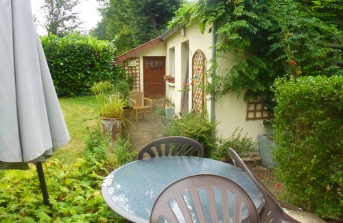 Janville-sur-Juine Cottage | Guest Rated 10/10: The Studio Cottage Thiares with Breakfast