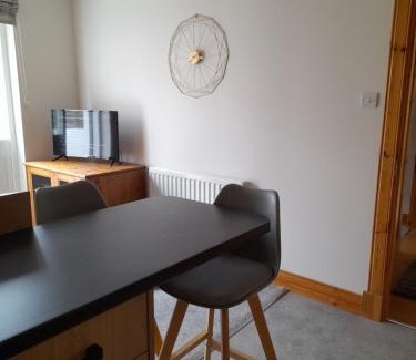 Glen Urquhart Apartment | Inviting Stay at The Studio with Delicious Breakfast Included