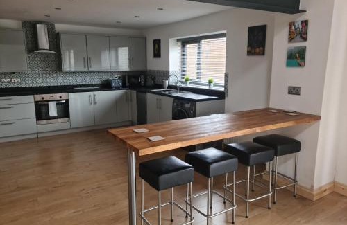 High Littleton Apartment | Cozy The Studio: Pet-Friendly with Breakfast & Great Reviews