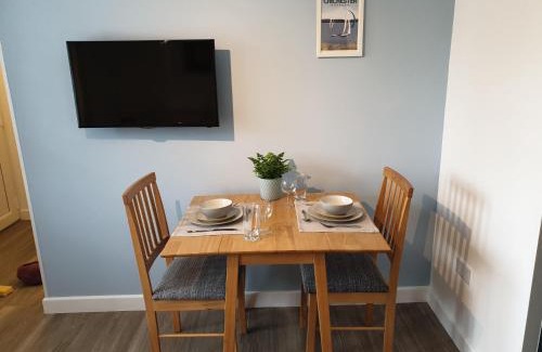Felpham Apartment | Discover The Studio: Family-Friendly with Top Ratings