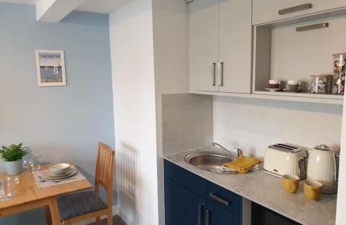 Felpham Apartment | Discover The Studio: Family-Friendly with Top Ratings