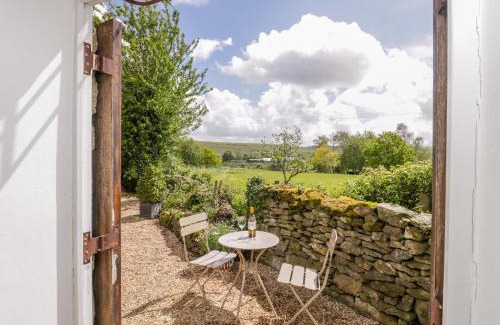 Shaftesbury House | Pet-Friendly The Studio: 4-Star Comfort with High Ratings